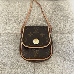 LOUIS VUITTON CANCUN POCHETTE NEW